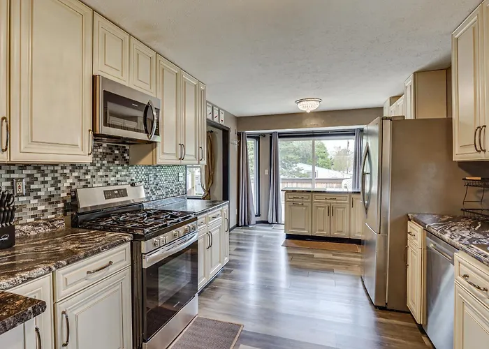 Hébergement de vacances Rural Family Retreat W/ Deck & Yard In Capron!