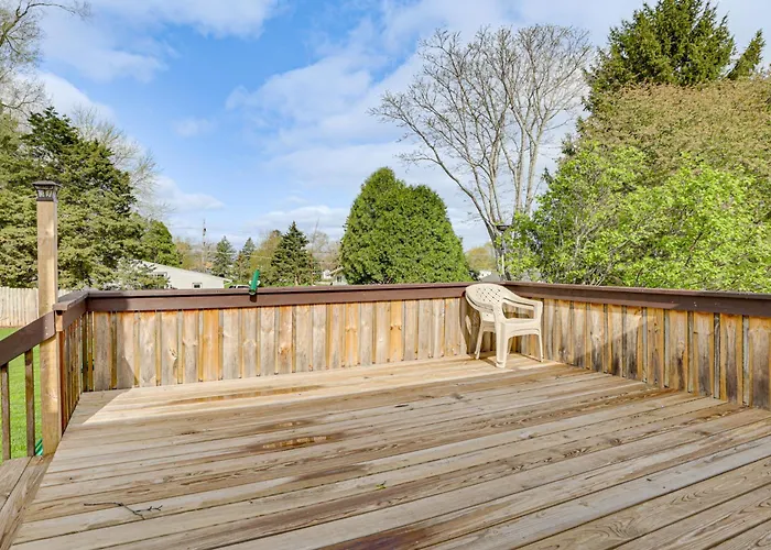 Hébergement de vacances Rural Family Retreat W/ Deck & Yard In Capron! *